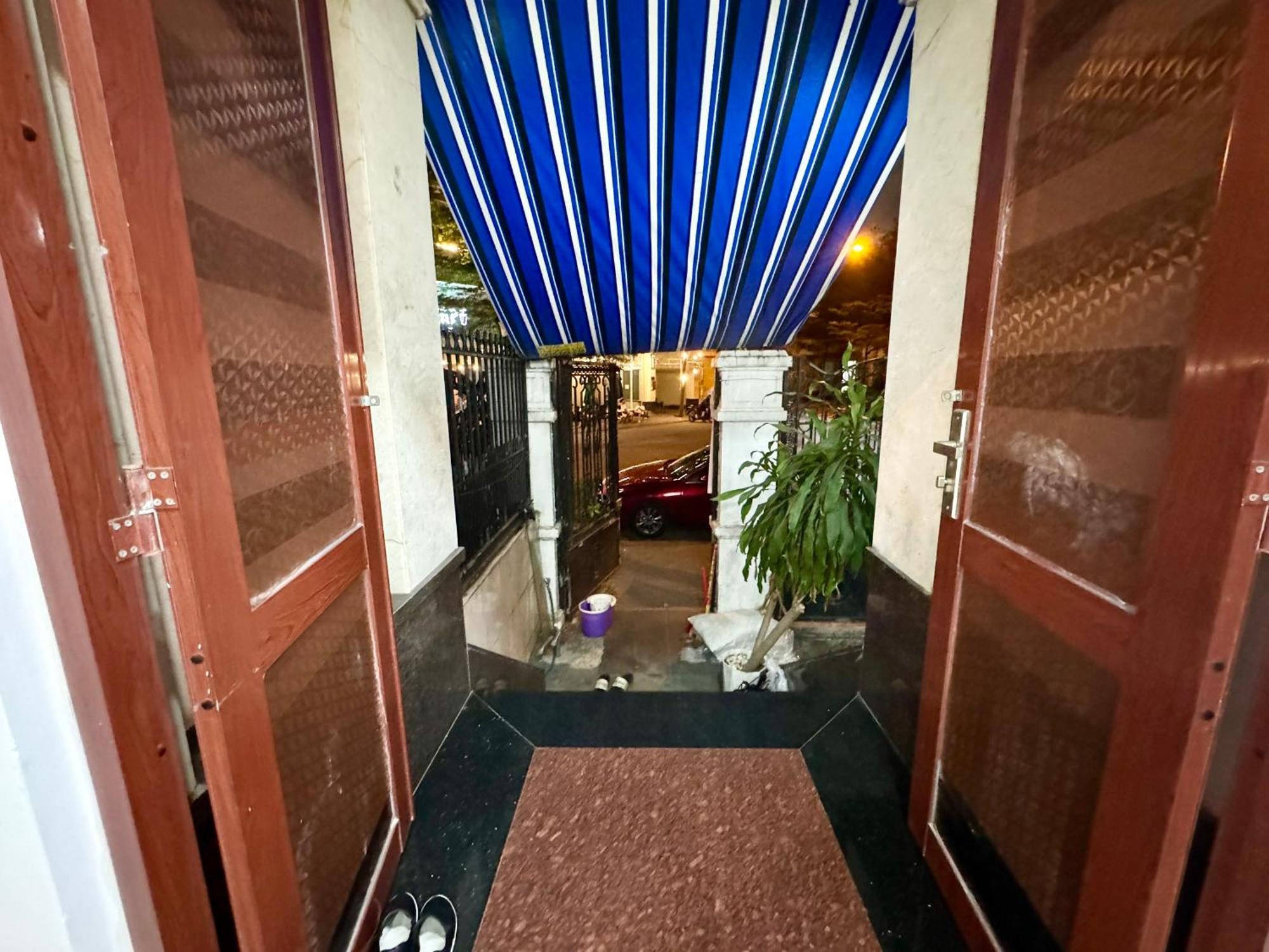 Khách sạn hẻo lánh Dlux Cityland Go Vap